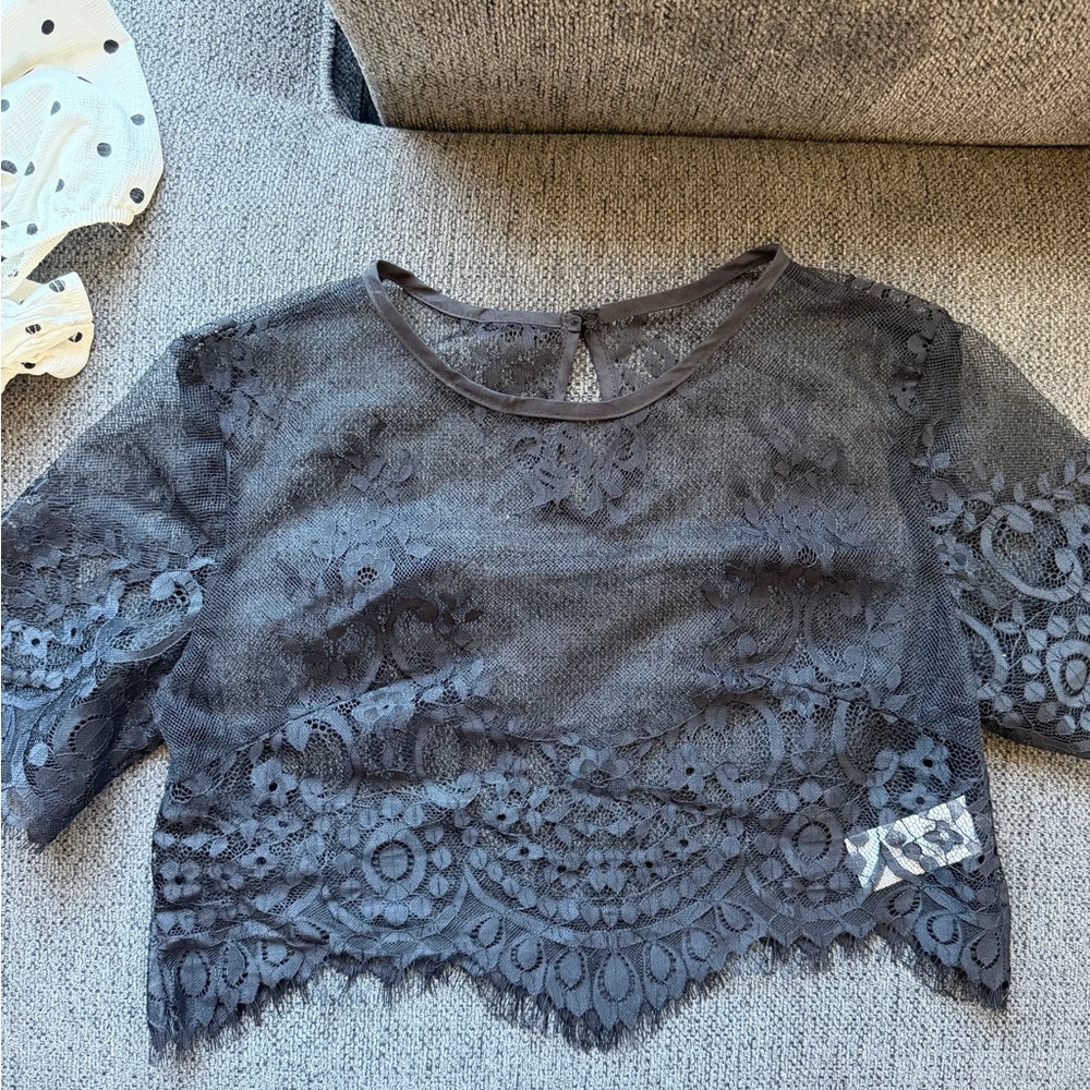 SHEIN Black Floral Lace Cropped Top